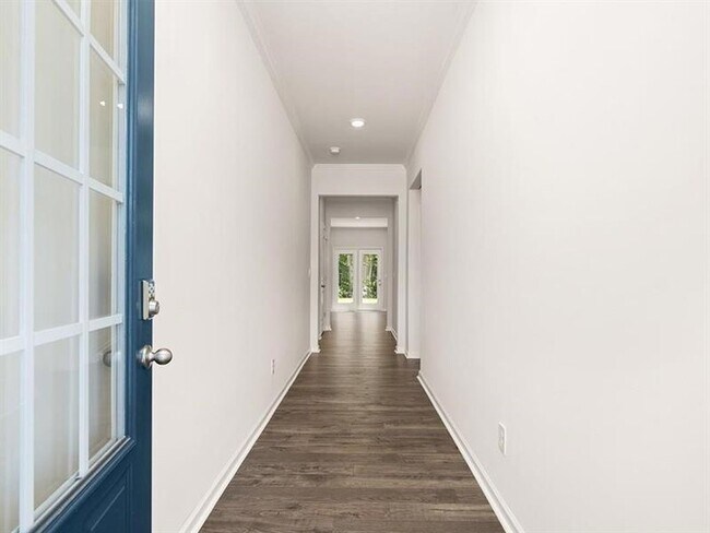 Building Photo - 167 Fernbrook Trl