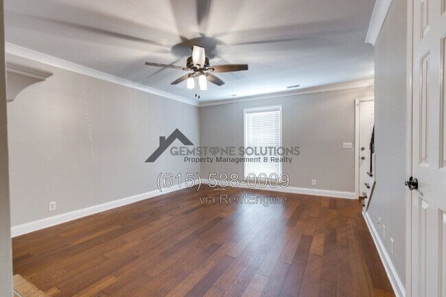 Building Photo - 717 Fox Ridge Dr