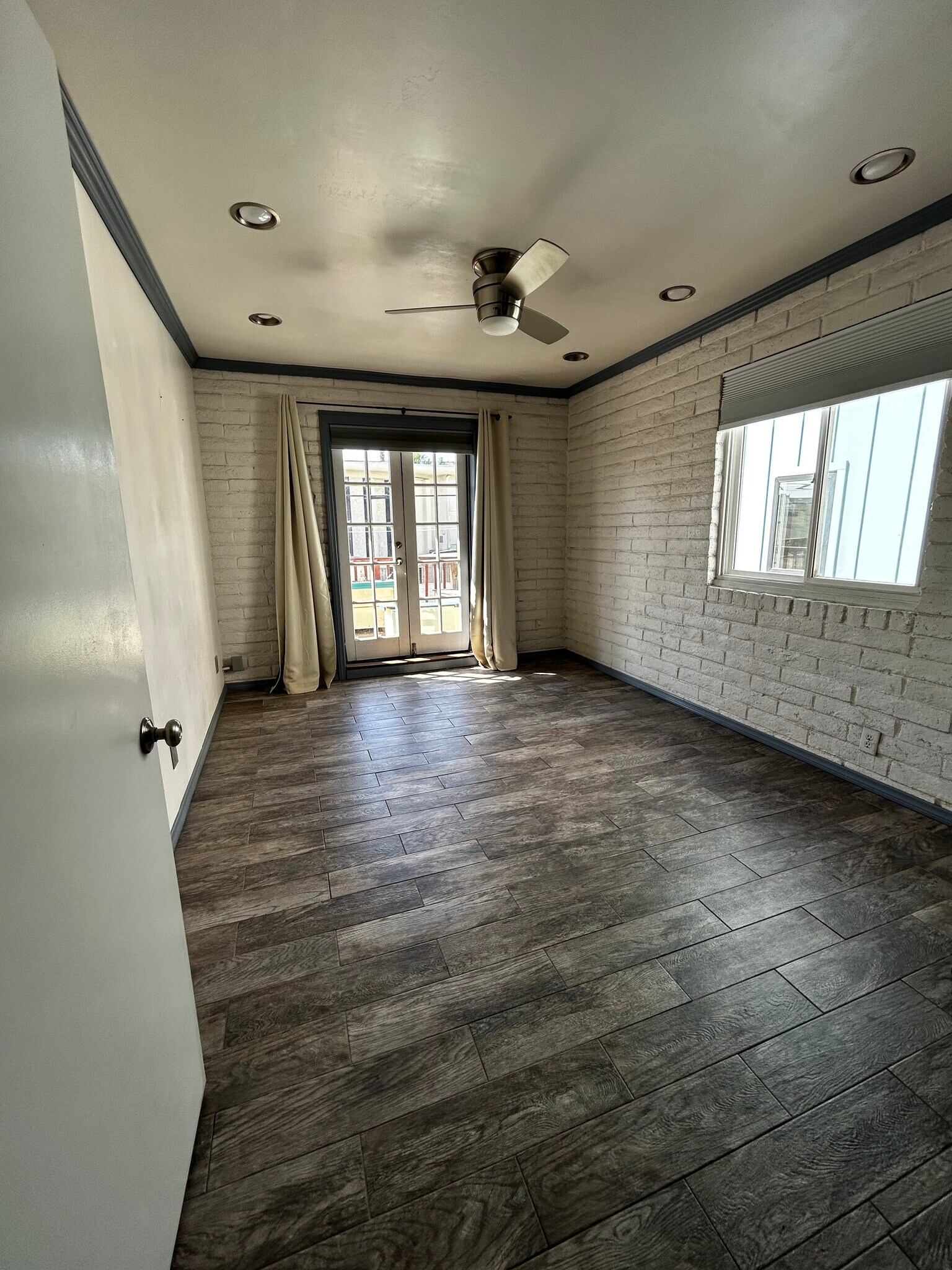 Building Photo - 1033 Grand Ave