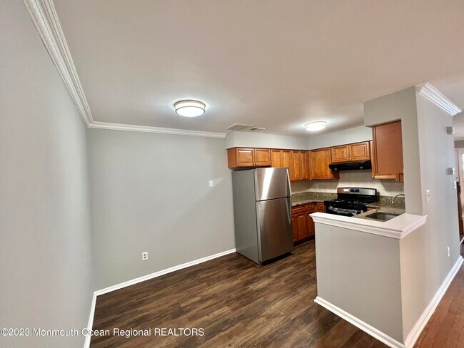 Building Photo - 833 Mariposa Ct