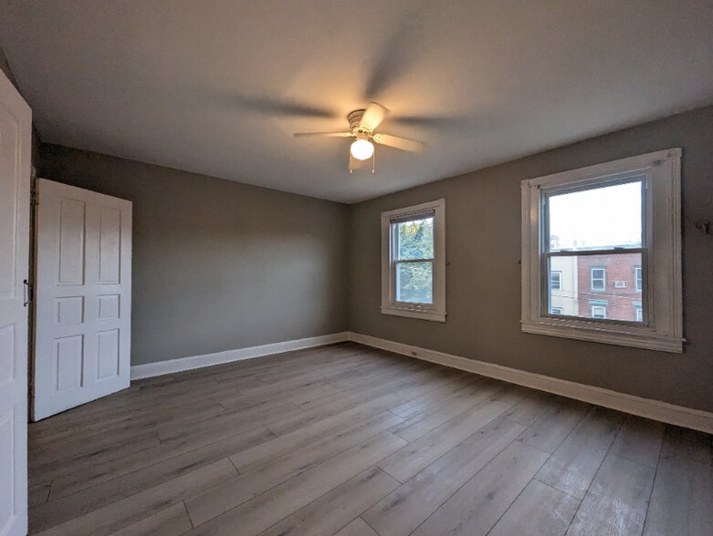 Building Photo - 250 S 44th St