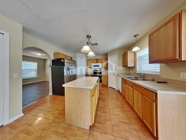 Building Photo - 6936 Crown Lake Dr
