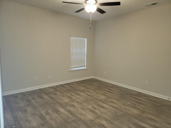 Building Photo - 324 Young Town Cir