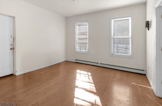 Building Photo - 3 May St