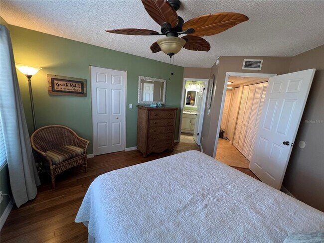 Building Photo - 6100 Bahia Del Mar Cir