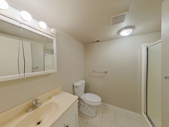 Building Photo - 2217-2219 NW Van Buren Ave