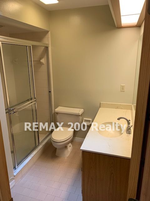Building Photo - Beautiful Townhome in Downtown