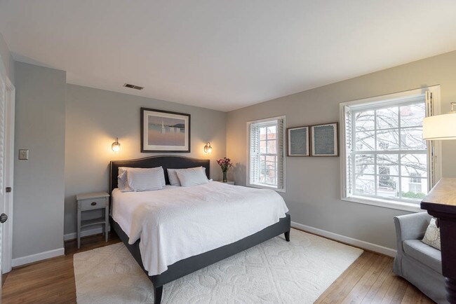 Building Photo - 800 Wolfe St