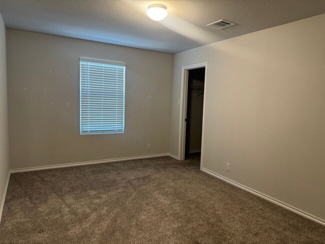 Building Photo - Meridian 4 bedroom 3.5 home ready for move...