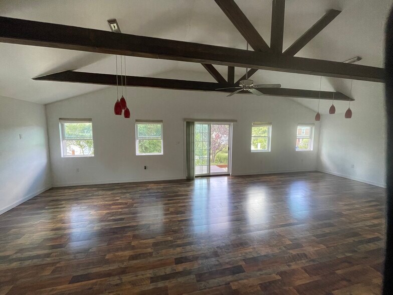 Building Photo - 9 Wickes Ln
