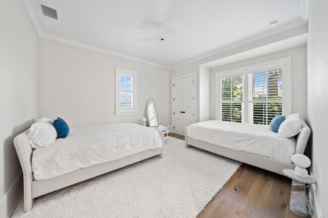 Building Photo - 5525 Jimmy Buffett Mem Hwy