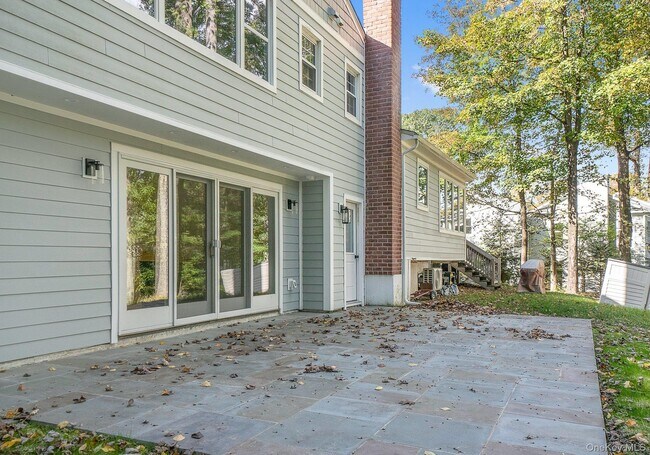 Building Photo - 6 Fox Ridge Rd