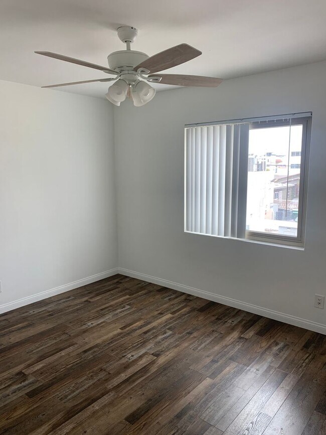 Building Photo - Live Your Best Life in the Heart of Hillcr...