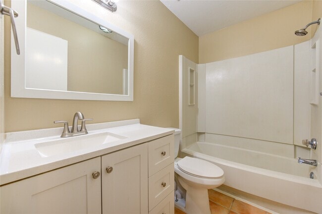 Building Photo - 3702 Royal Manor Dr