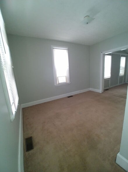 Building Photo - 308 N 11th St