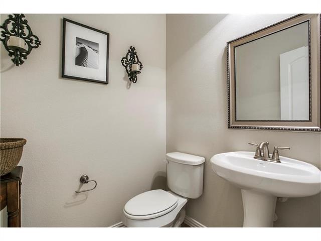 Building Photo - 929 Jamesville Ln