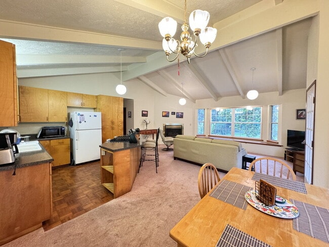 Building Photo - Charming 2bd/2.5ba For Rent in Volcano Gol...