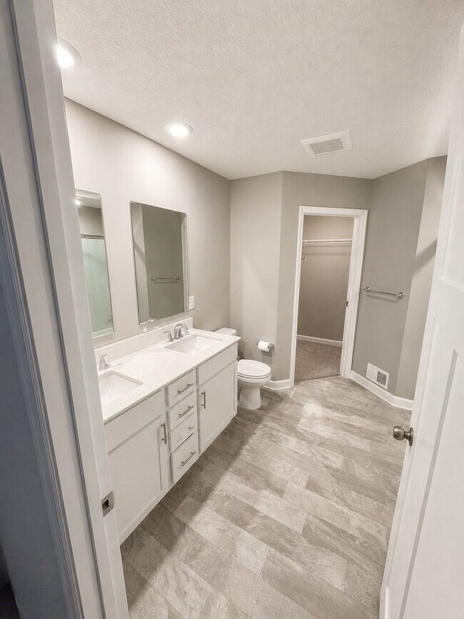 Building Photo - 9484 Bridle Way