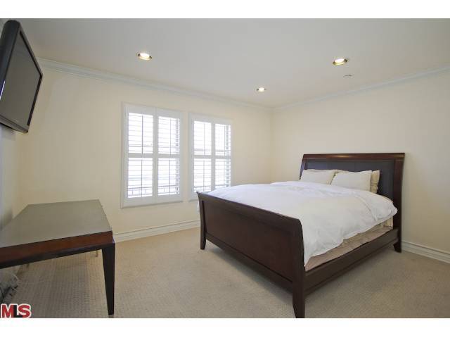 Master bedroom - 1621 Barry Ave