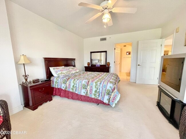 Building Photo - 4670 Links Village Dr