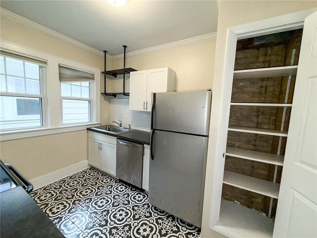 Building Photo - 12 Boardman St