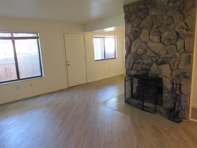 Building Photo - 3 bedroom condo in ARVADA