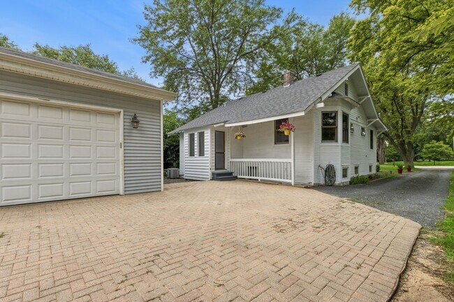 Building Photo - 255 N Happ Rd