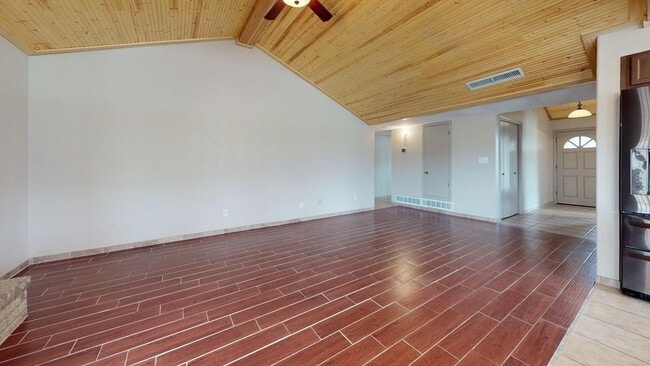 Building Photo - Northeast El Paso 5bed Refrig A/C house in...