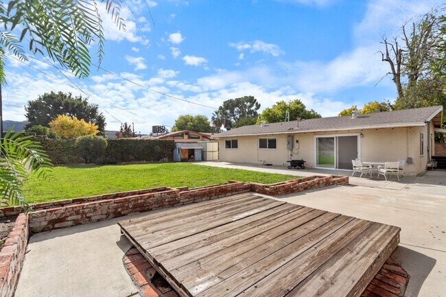 Building Photo - Stylish 3-Bedroom Home with Great Indoor-Outdoor Living