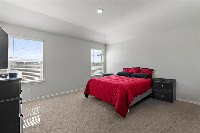 Building Photo - Move-In Ready 3BR/2BA Home with Garage & Private Fenced Yard!