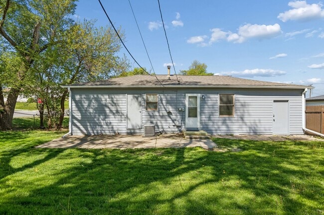 Building Photo - 7013 La Vista Dr