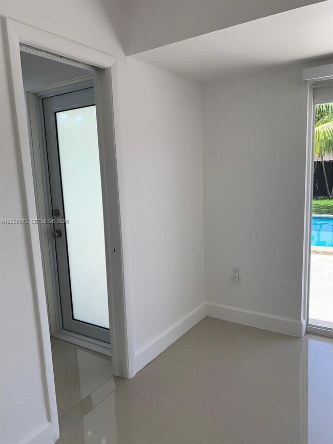 Building Photo - 2025 SW 84th Ct