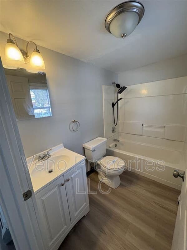 Building Photo - 24 W Main St