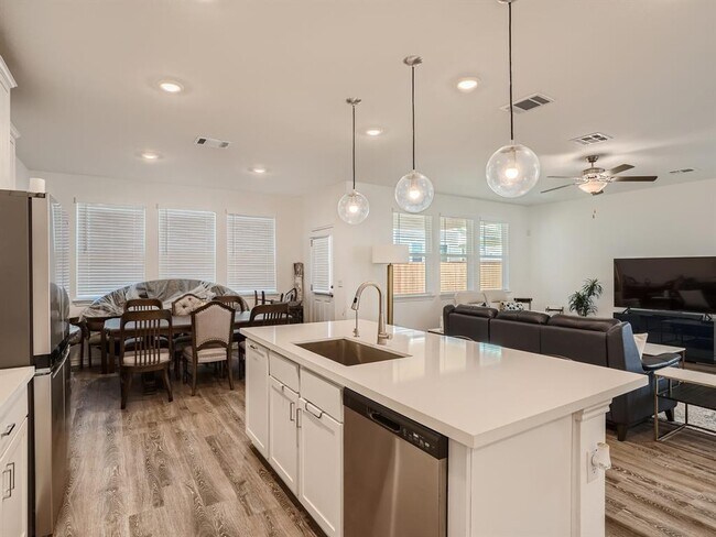 Building Photo - 2909 Bronx Dr