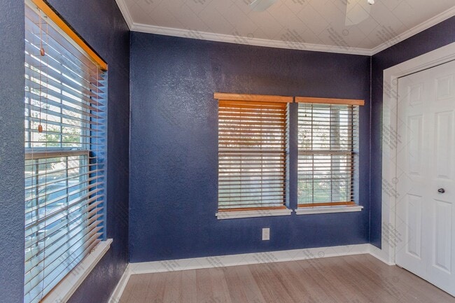 Building Photo - Cozy 2/BR 2/BA One-Level Home with Sunroom & Stainless Steel Kitchen