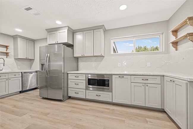 Building Photo - 1611 Drexel Dr