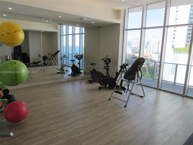 Building Photo - 488 NE 18th St