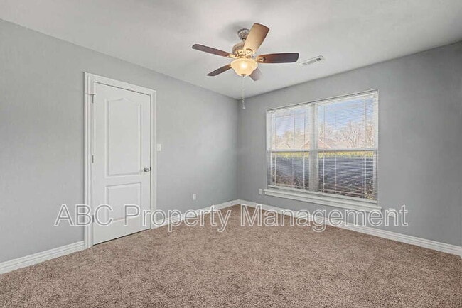 Building Photo - 1501 S Breckenridge Loop