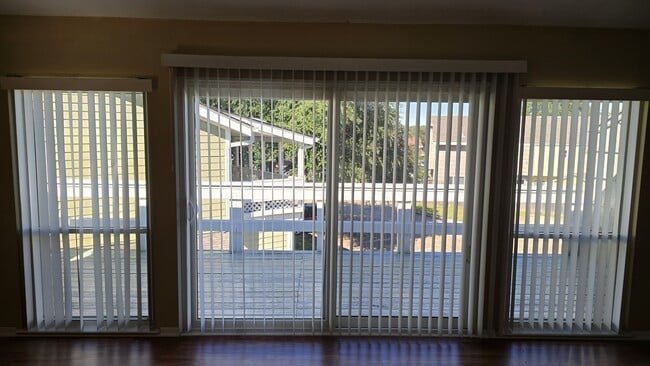 Building Photo - 135 April Point Dr N