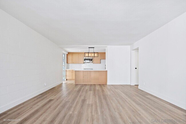 Building Photo - 1250 Cave St