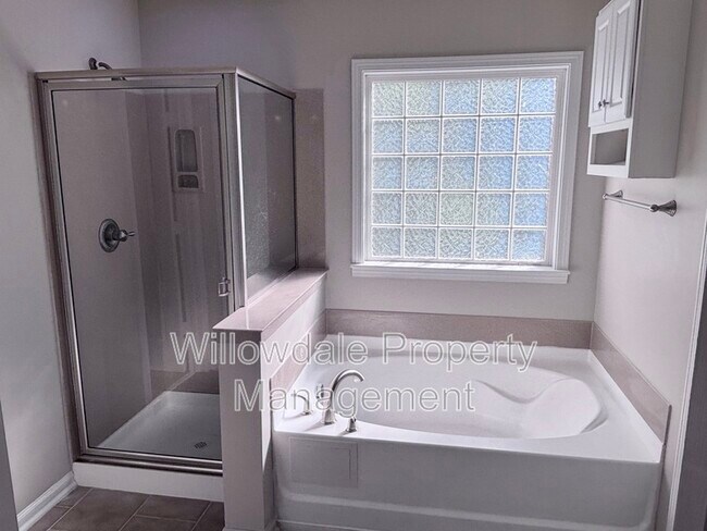 Building Photo - 624 Piper Stream Cir