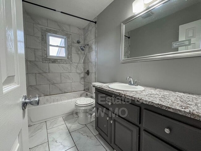 Building Photo - 1164 S Hillcrest Ave