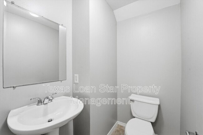 Building Photo - 1507 Sutton St