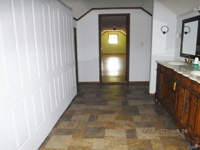 Building Photo - 172 Blair Rd