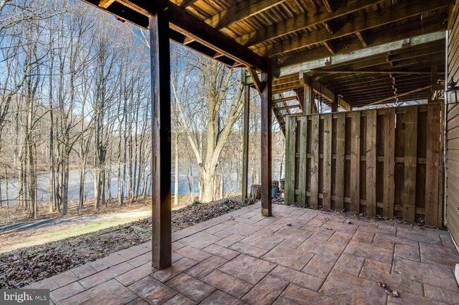 Building Photo - 3 Bedroom 3.5 Bath 3 Level Townhome in Germantown