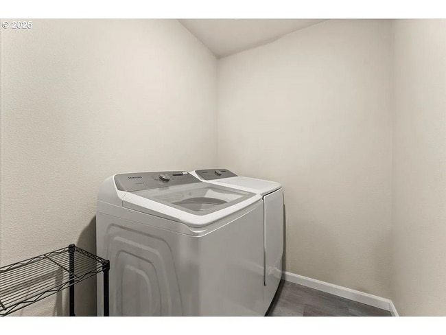 Building Photo - Modern Comfort Meets Convenience in Happy ...