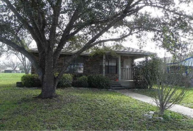 Building Photo - 614 E Live Oak St