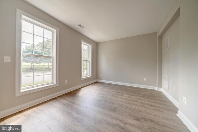 Building Photo - 15970 Greymill Manor Dr