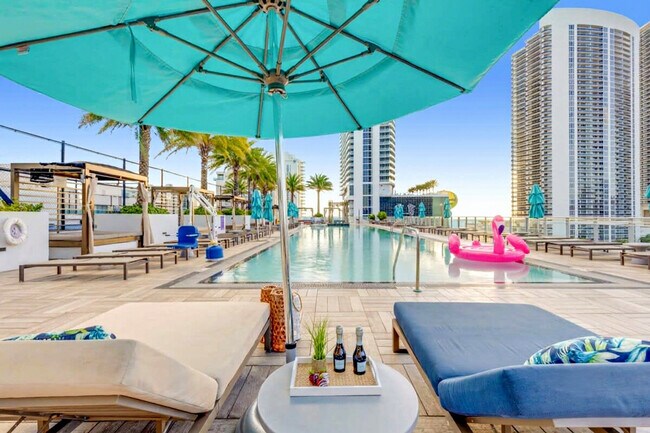 Building Photo - 4010 S Ocean Dr