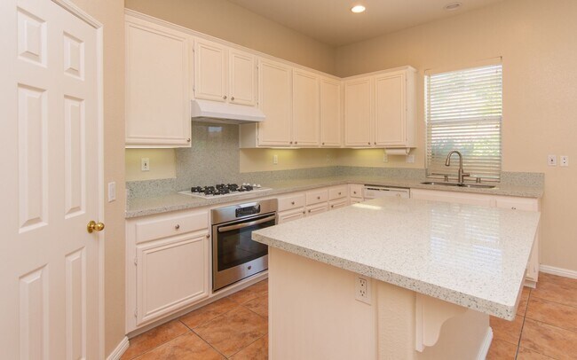 Building Photo - 3 Bd Home in the San Raphael Gated Community!